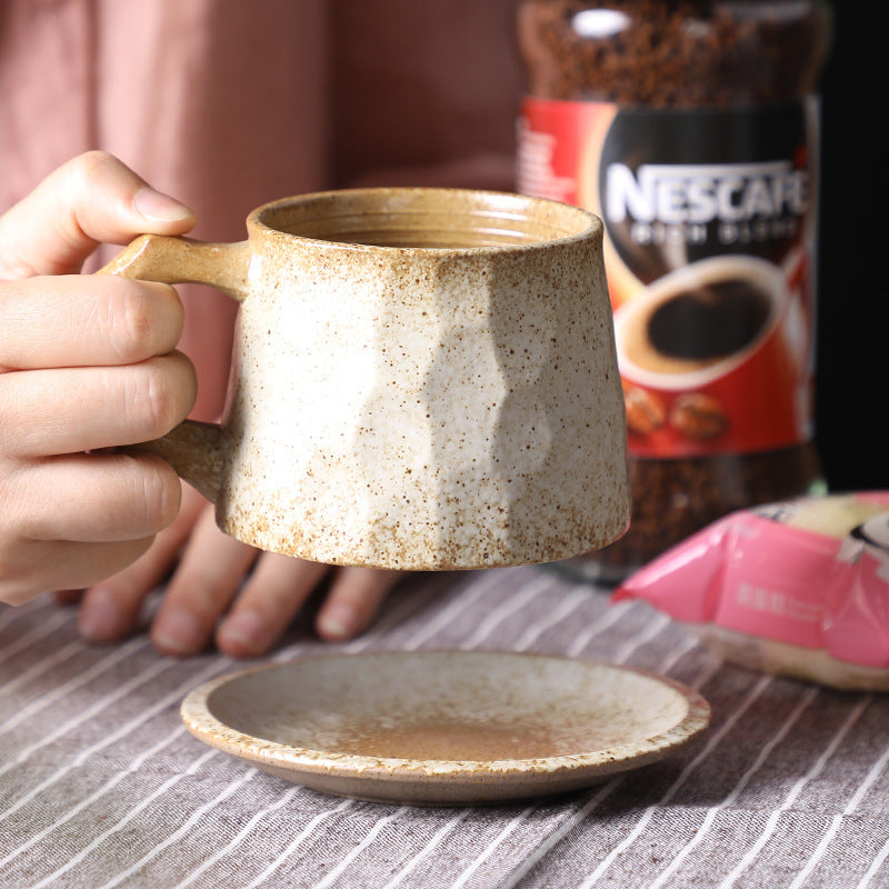 Tazza di caffè in ceramica vintage e set di piattini (beige）